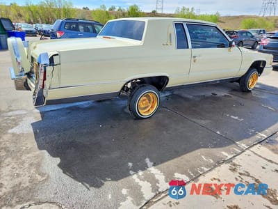 Trzecie zdjęcie samochodu z tyłu: 1981 CADILLAC DEVILLE VIN:1G6AD4793B9221338 - miniatura