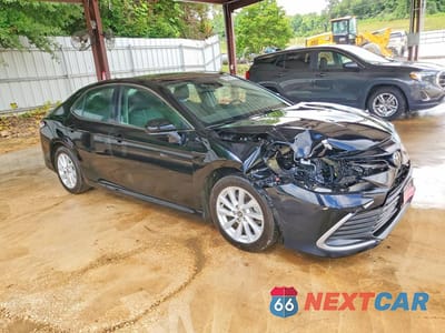 Czwarte zdjęcie samochodu z boku: 2022 TOYOTA CAMRY LE VIN:4T1C11AK6NU671541 - miniatura
