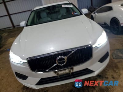 Piąte zdjęcie samochodu w środku: 2020 VOLVO XC60 T5 MOMENTUM VIN:YV4102RKXL1488714 - miniatura