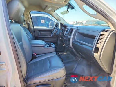 Piąte zdjęcie samochodu w środku: 2015 RAM 3500 ST VIN:3C63RPGL7FG561044 - miniatura
