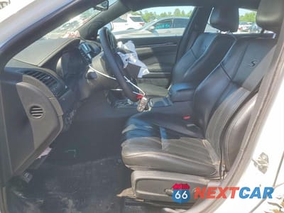 Zdjęcie 7 z 12 samochodu: 2023 CHRYSLER 300 S VIN:2C3CCABG3PH641156 - miniatura