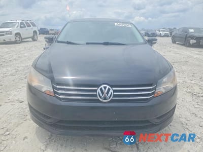Piąte zdjęcie samochodu w środku: 2015 VOLKSWAGEN PASSAT S VIN:1VWAS7A32FC103215 - miniatura