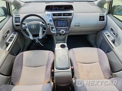 Zdjęcie 8 z 12 samochodu: 2015 TOYOTA PRIUS V TWO VIN:JTDZN3EU1FJ036188 - miniatura