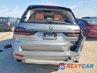 Zdjęcie 6 z 13 samochodu: 2025 BMW X7 XDRIVE40I VIN:5UX23EM07S9X18195 - miniatura