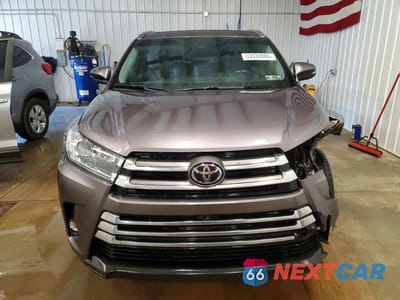 Piąte zdjęcie samochodu w środku: 2019 TOYOTA HIGHLANDER LIMITED PLATINUM VIN:5TDDZRFH6KS715275 - miniatura