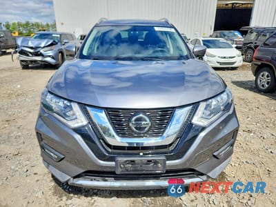 Piąte zdjęcie samochodu w środku: 2018 NISSAN ROGUE SV VIN:KNMAT2MV8JP563612 - miniatura