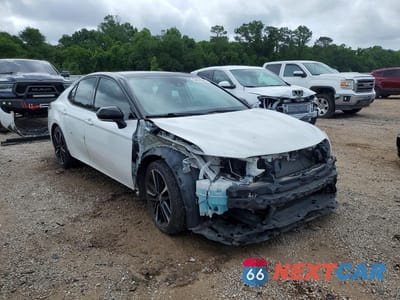 Czwarte zdjęcie samochodu z boku: 2020 TOYOTA CAMRY XSE VIN:4T1K61AK0LU331568 - miniatura