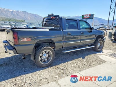Trzecie zdjęcie samochodu z tyłu: 2004 CHEVROLET SILVERADO K1500 VIN:2GCEK13T141389558 - miniatura