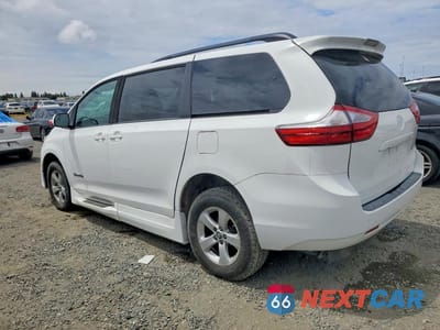 Drugie zdjęcie samochodu z przodu: 2019 TOYOTA SIENNA LE VIN:5TDKZ3DC2KS013160 - miniatura