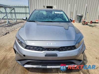 Piąte zdjęcie samochodu w środku: 2022 KIA FORTE LXS VIN:3KPF24AD9NE468269 - miniatura