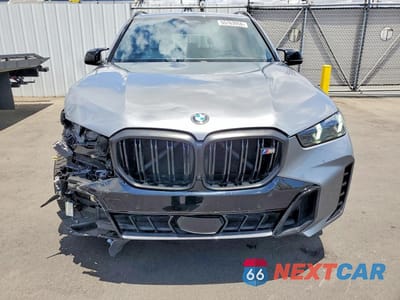 Piąte zdjęcie samochodu w środku: 2024 BMW X5 M60I VIN:5UX33EU05R9T26024 - miniatura