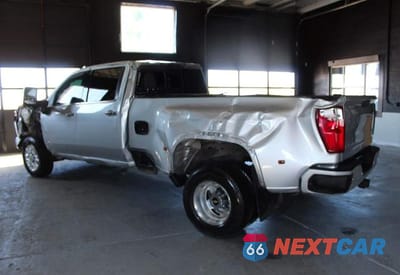 Czwarte zdjęcie samochodu z boku: 2022 CHEVROLET SILVERADO K3500 HIGH COUNTRY VIN:1GC4YVEY8NF270409 - miniatura