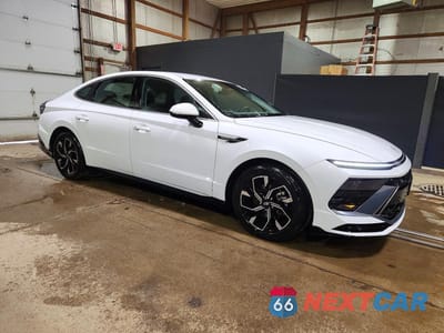 Czwarte zdjęcie samochodu z boku: 2025 HYUNDAI SONATA SEL VIN:KMHL64JA1SA463753 - miniatura