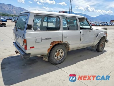 Trzecie zdjęcie samochodu z tyłu: 1986 TOYOTA LAND CRUISER FJ60 VIN:JT3FJ60G4G1134610 - miniatura