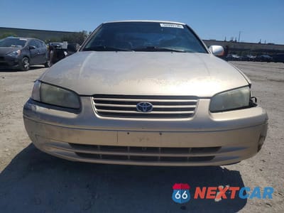 Piąte zdjęcie samochodu w środku: 1999 TOYOTA CAMRY LE V6 VIN:JT2BF28K0X0170760 - miniatura
