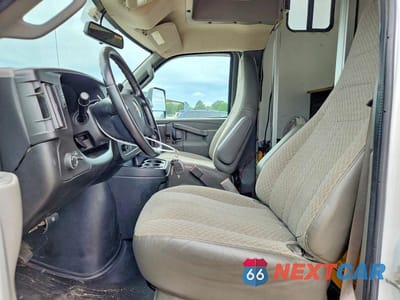 Zdjęcie 7 z 14 samochodu: 2020 CHEVROLET EXPRESS G3500 DELIVERY TRUCK VIN:1GB3GSCGXL1273852 - miniatura