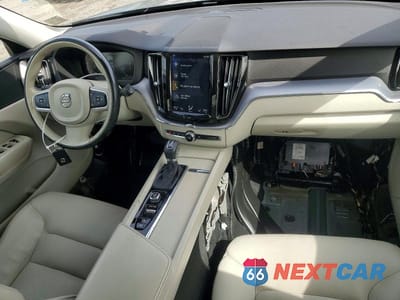 Zdjęcie 8 z 13 samochodu: 2020 VOLVO XC60 T5 MOMENTUM VIN:YV4102RKXL1544831 - miniatura