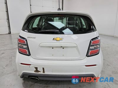 Zdjęcie 6 z 12 samochodu: 2019 CHEVROLET SONIC VIN:1G1JG6SB5K4122357 - miniatura