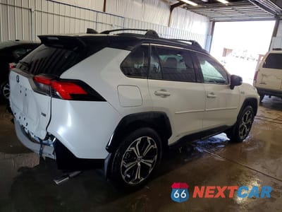Trzecie zdjęcie samochodu z tyłu: 2024 TOYOTA RAV4 PRIME XSE VIN:JTMEB3FV5RD207977 - miniatura