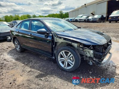 Czwarte zdjęcie samochodu z boku: 2024 VOLKSWAGEN JETTA SE VIN:3VW7M7BU5RM004547 - miniatura