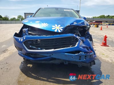 Piąte zdjęcie samochodu w środku: 2017 CHEVROLET CRUZE LT VIN:3G1BE6SMXHS528235 - miniatura