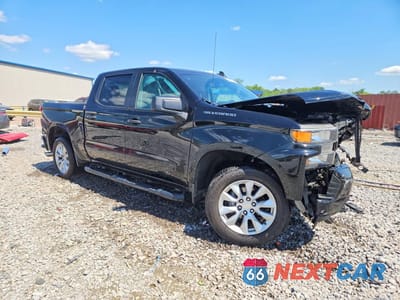 Czwarte zdjęcie samochodu z boku: 2021 CHEVROLET SILVERADO C1500 CUSTOM VIN:1GCPWBEH0MZ409141 - miniatura