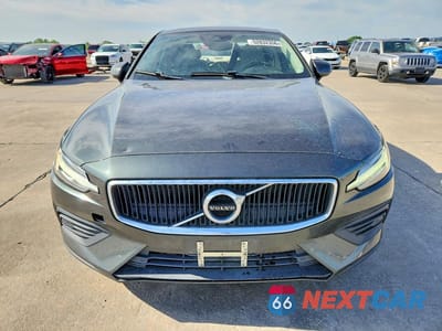 Piąte zdjęcie samochodu w środku: 2020 VOLVO S60 T5 MOMENTUM VIN:7JR102FK1LG067079 - miniatura