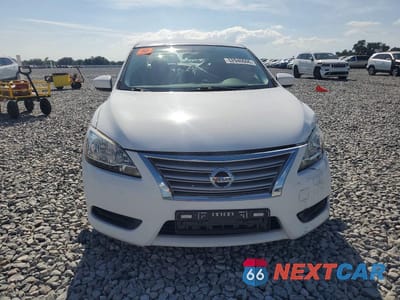 Piąte zdjęcie samochodu w środku: 2015 NISSAN SENTRA S VIN:3N1AB7AP9FY285057 - miniatura