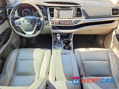 Zdjęcie 8 z 13 samochodu: 2017 TOYOTA HIGHLANDER XLE VIN:5TDKZRFH3HS514109 - miniatura