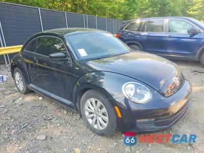 Czwarte zdjęcie samochodu z boku: 2016 VOLKSWAGEN BEETLE 1.8T VIN:3VWF17AT4GM609234 - miniatura
