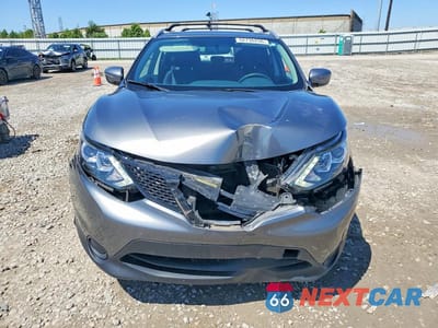 Piąte zdjęcie samochodu w środku: 2018 NISSAN ROGUE SPORT SV VIN:JN1BJ1CR3JW254048 - miniatura