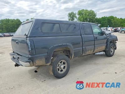 Trzecie zdjęcie samochodu z tyłu: 2005 CHEVROLET SILVERADO K2500 HEAVY DUTY VIN:1GCHK29U95E150603 - miniatura