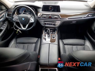 Zdjęcie 8 z 12 samochodu: 2016 BMW 740 I VIN:WBA7E2C52GG738741 - miniatura