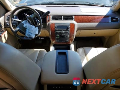 Zdjęcie 8 z 13 samochodu: 2014 CHEVROLET SUBURBAN K1500 LT VIN:1GNSKJE77ER188735 - miniatura