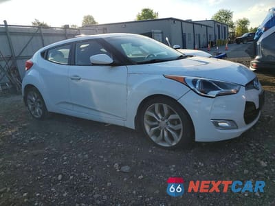 Czwarte zdjęcie samochodu z boku: 2013 HYUNDAI VELOSTER BASE VIN:KMHTC6AD9DU161255 - miniatura