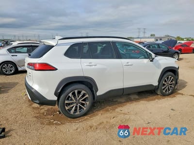 Trzecie zdjęcie samochodu z tyłu: 2022 TOYOTA COROLLA CROSS XLE VIN:7MUDAABG4NV038713 - miniatura