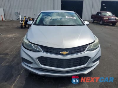 Piąte zdjęcie samochodu w środku: 2017 CHEVROLET CRUZE LT VIN:1G1BE5SMXH7229434 - miniatura