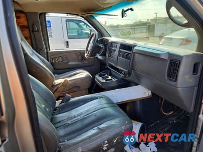 Zdjęcie 8 z 13 samochodu: 2004 CHEVROLET EXPRESS G1500 VIN:1GCFG15T341210879 - miniatura