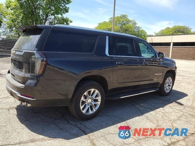 Trzecie zdjęcie samochodu z tyłu: 2026 CHEVROLET SUBURBAN K1500 PREMIER VIN:1GNS6FKDXTR182842 - miniatura