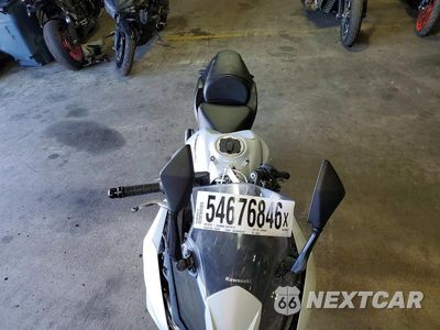 Piąte zdjęcie samochodu w środku: 2026 KAWASAKI EX650 P VIN:ML5EXEP16TDAG8645 - miniatura