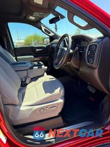 Zdjęcie 9 z 10 samochodu: 2021 CHEVROLET SILVERADO K1500 LT VIN:1GCUYDED0MZ214405 - miniatura