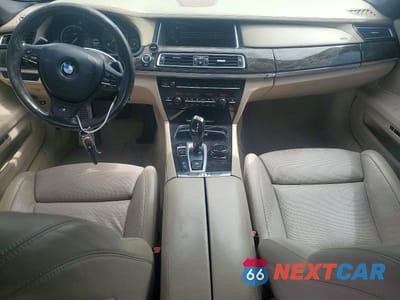 Zdjęcie 8 z 12 samochodu: 2014 BMW 750 XI VIN:WBAYB6C53ED224352 - miniatura