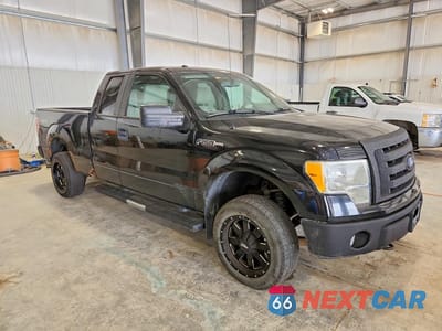 Czwarte zdjęcie samochodu z boku: 2010 FORD F150 SUPER CAB VIN:1FTFX1EV0AKE54531 - miniatura