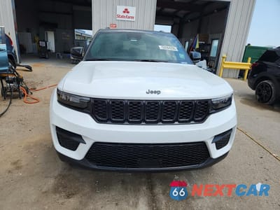 Piąte zdjęcie samochodu w środku: 2025 JEEP GRAND CHEROKEE LAREDO VIN:1C4RJGAG7SC334519 - miniatura