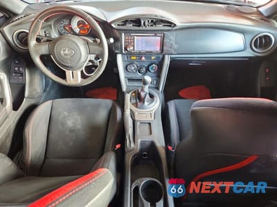 Zdjęcie 8 z 12 samochodu: 2013 TOYOTA SCION VIN:JF1ZNAA16D2708548 - miniatura