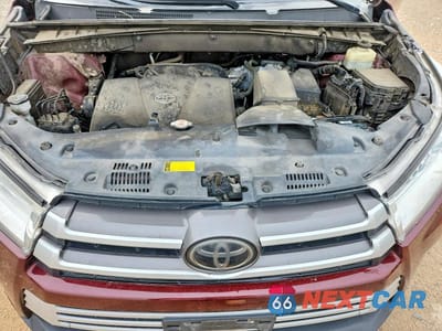 Zdjęcie 12 z 13 samochodu: 2018 TOYOTA HIGHLANDER LE VIN:5TDZZRFH8JS286032 - miniatura