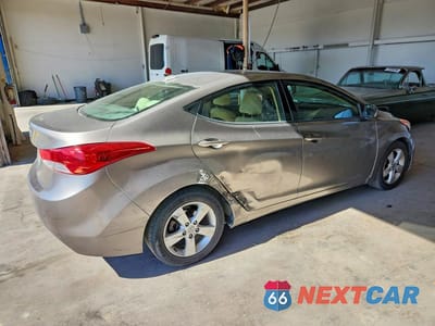 Trzecie zdjęcie samochodu z tyłu: 2013 HYUNDAI ELANTRA GLS VIN:5NPDH4AE1DH249749 - miniatura