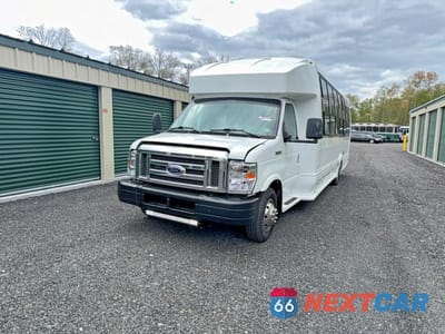 Drugie zdjęcie samochodu z przodu: 2003 FORD ECONOLINE E450 SUPER DUTY CUTAWAY VAN VIN:1FDXE45F53HA63424 - miniatura