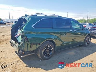 Trzecie zdjęcie samochodu z tyłu: 2026 TOYOTA SIENNA PLATINUM 7-PASSENGER VIN:5TDESKFC9TS239674 - miniatura