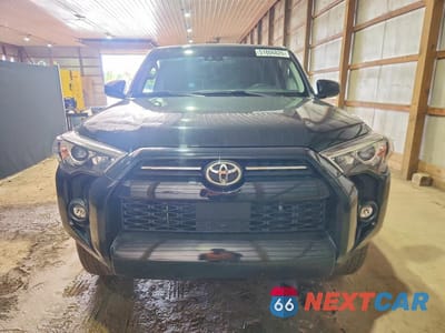 Piąte zdjęcie samochodu w środku: 2021 TOYOTA 4RUNNER SR5 VIN:JTEMU5JRXM5958499 - miniatura
